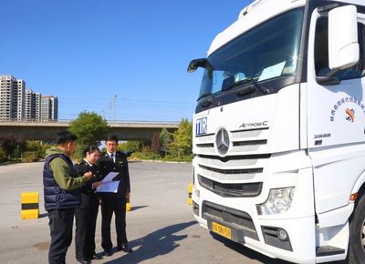 陜西國際公路運(yùn)輸新篇章 渭南海關(guān)成功備案首輛TIR標(biāo)識運(yùn)輸車輛